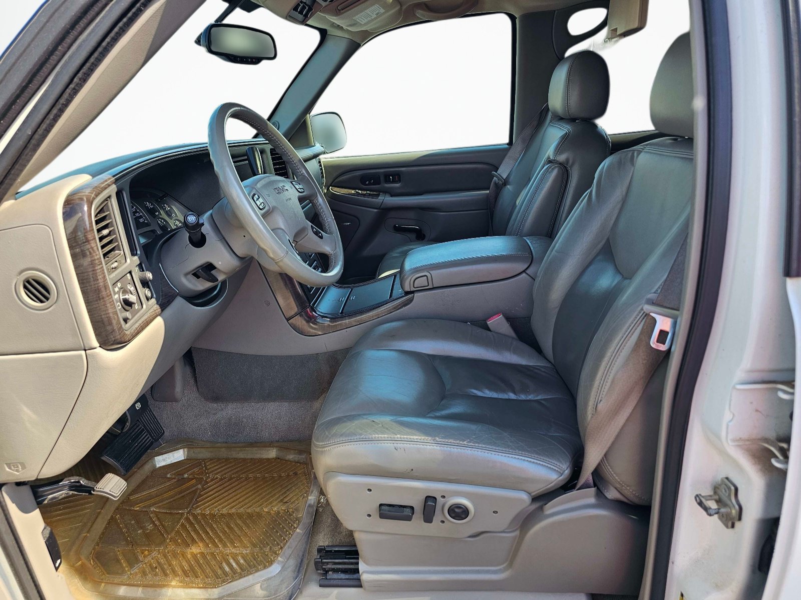 Used 2005 GMC Yukon Denali AWD/4WD image 16