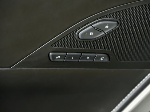 Used 2015 Chevrolet Corvette Z06 w/ 3LZ Preferred Equipment Group image 19