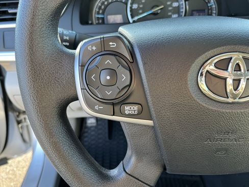 Used 2013 Toyota Camry LE image 19