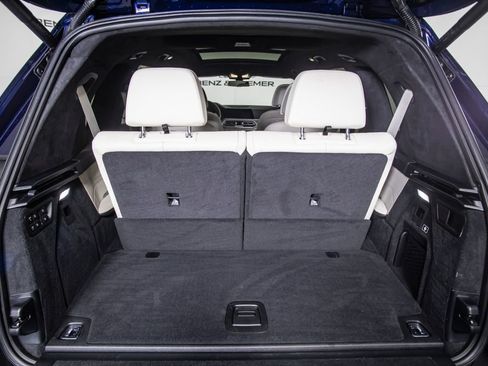 Used 2022 BMW X7 xDrive40i w/ M Sport Package AWD/4WD image 9