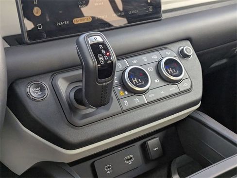 Used 2024 Land Rover Defender 110 X-Dynamic SE image 9