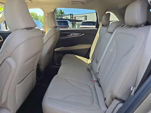 Used 2023 Lincoln Nautilus FWD image 21