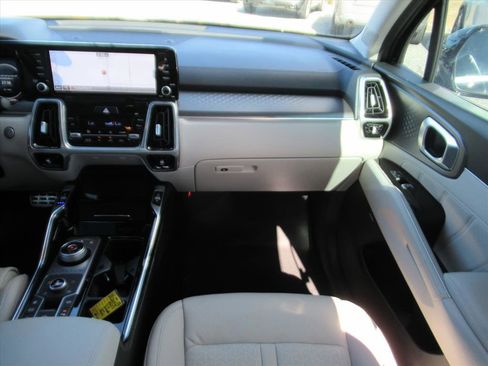 Used 2023 Kia Sorento SX Prestige image 13