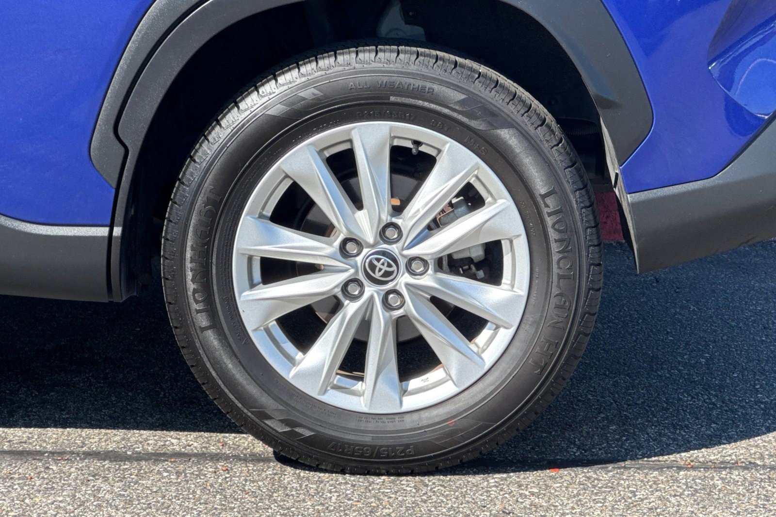 Used 2022 Toyota Corolla Cross LE FWD image 13