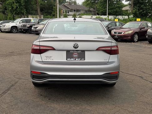 Used 2024 Volkswagen Jetta SE FWD image 6