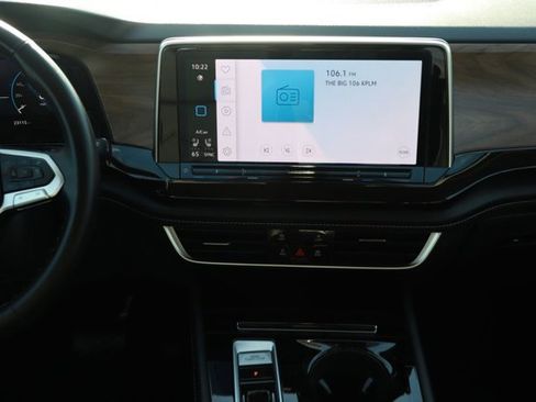 Used 2025 Volkswagen Atlas SE image 15