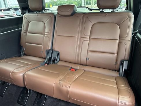 Certified 2024 Lincoln Navigator Reserve AWD/4WD image 17