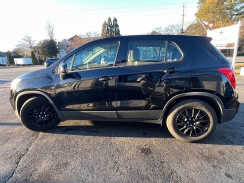 Used 2018 Chevrolet Trax LS image 4