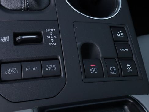 New 2026 Toyota Highlander XLE image 9