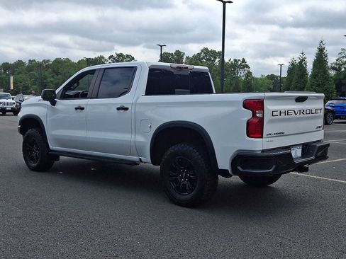 Used 2022 Chevrolet Silverado 1500 ZR2 w/ Technology Package AWD/4WD image 4