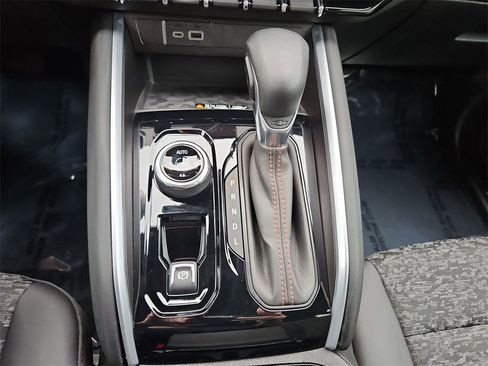 Used 2023 Chevrolet Colorado Z71 w/ Z71 Convenience Package 2 image 16