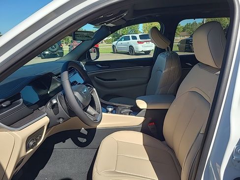 New 2025 Jeep Grand Cherokee Limited w/ Luxury Tech Group II image 11