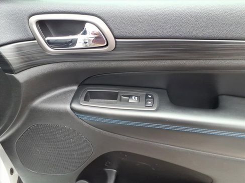 Used 2019 Jeep Grand Cherokee Laredo image 20