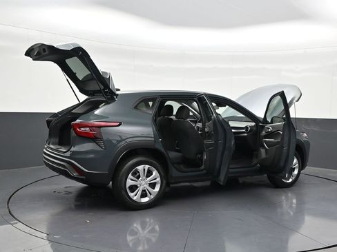 Used 2025 Chevrolet Trax LS FWD image 32