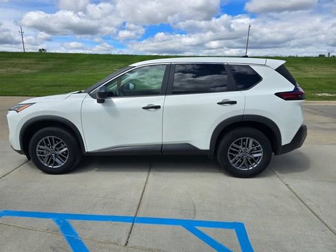 Used 2023 Nissan Rogue S AWD/4WD image 6
