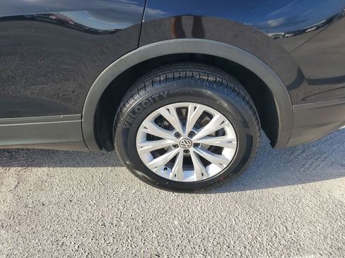 Used 2019 Volkswagen Tiguan SE image 19