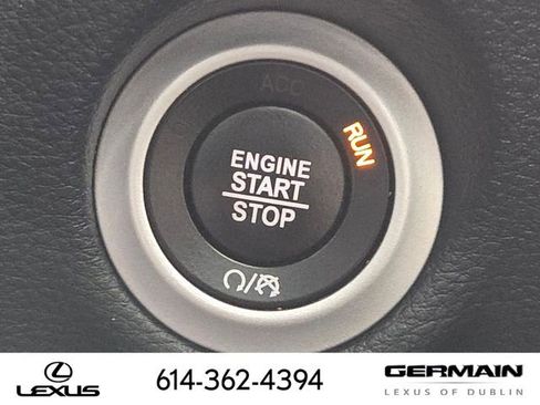 Used 2023 Chrysler Pacifica Limited w/ Uconnect Theater Family Group image 25