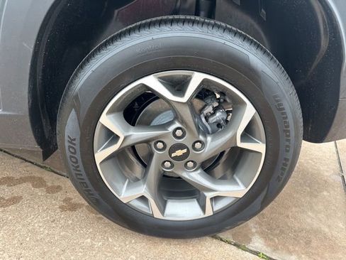 Used 2025 Chevrolet Trax LT image 11