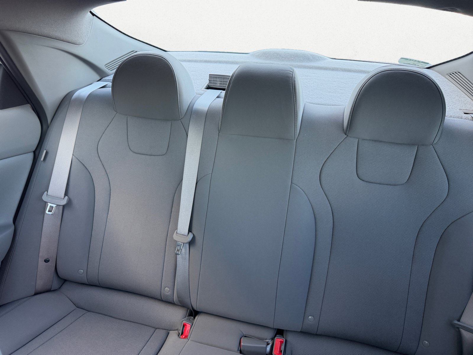 Used 2025 Hyundai Elantra SE FWD image 13