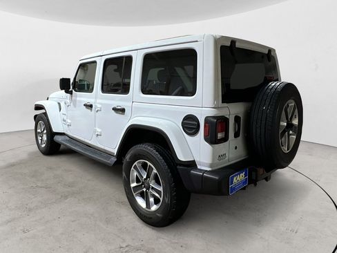 Used 2019 Jeep Wrangler Unlimited Sahara w/ Uconnect 4C Nav & Sound Group image 4