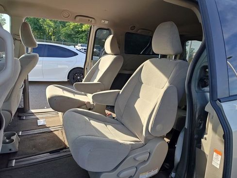 Used 2016 Toyota Sienna LE AWD/4WD image 9