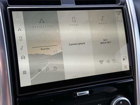 Used 2024 Land Rover Discovery Dynamic SE image 26