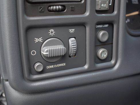 Used 2002 Chevrolet Silverado 2500 LS w/ Electrical Convenience Pkg AWD/4WD image 47