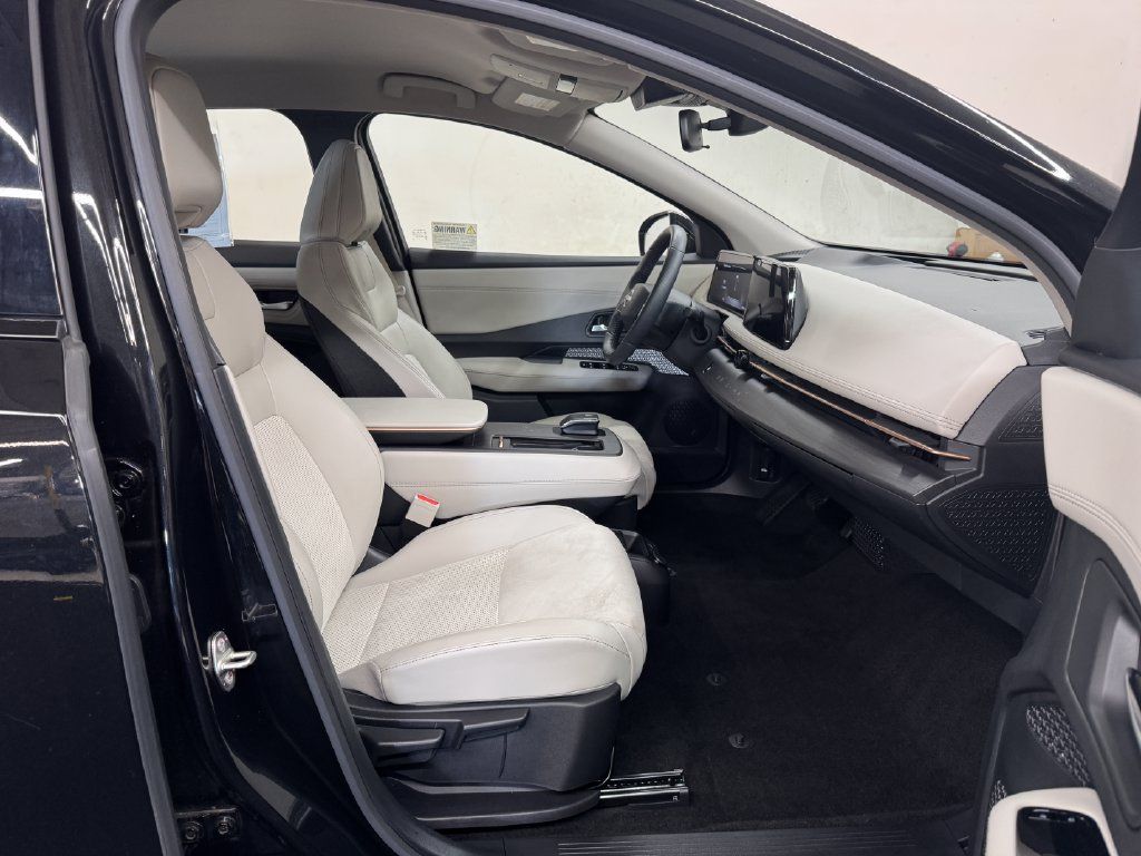 Used 2023 Nissan Ariya FWD image 27