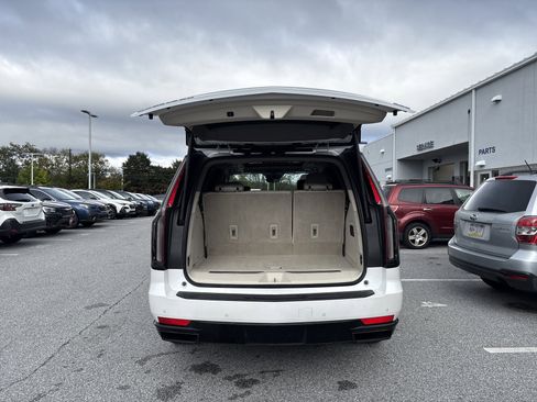 Used 2023 Cadillac Escalade Sport Platinum image 17