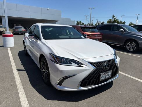 Used 2025 Lexus ES 300h w/ Premium Package FWD image 1