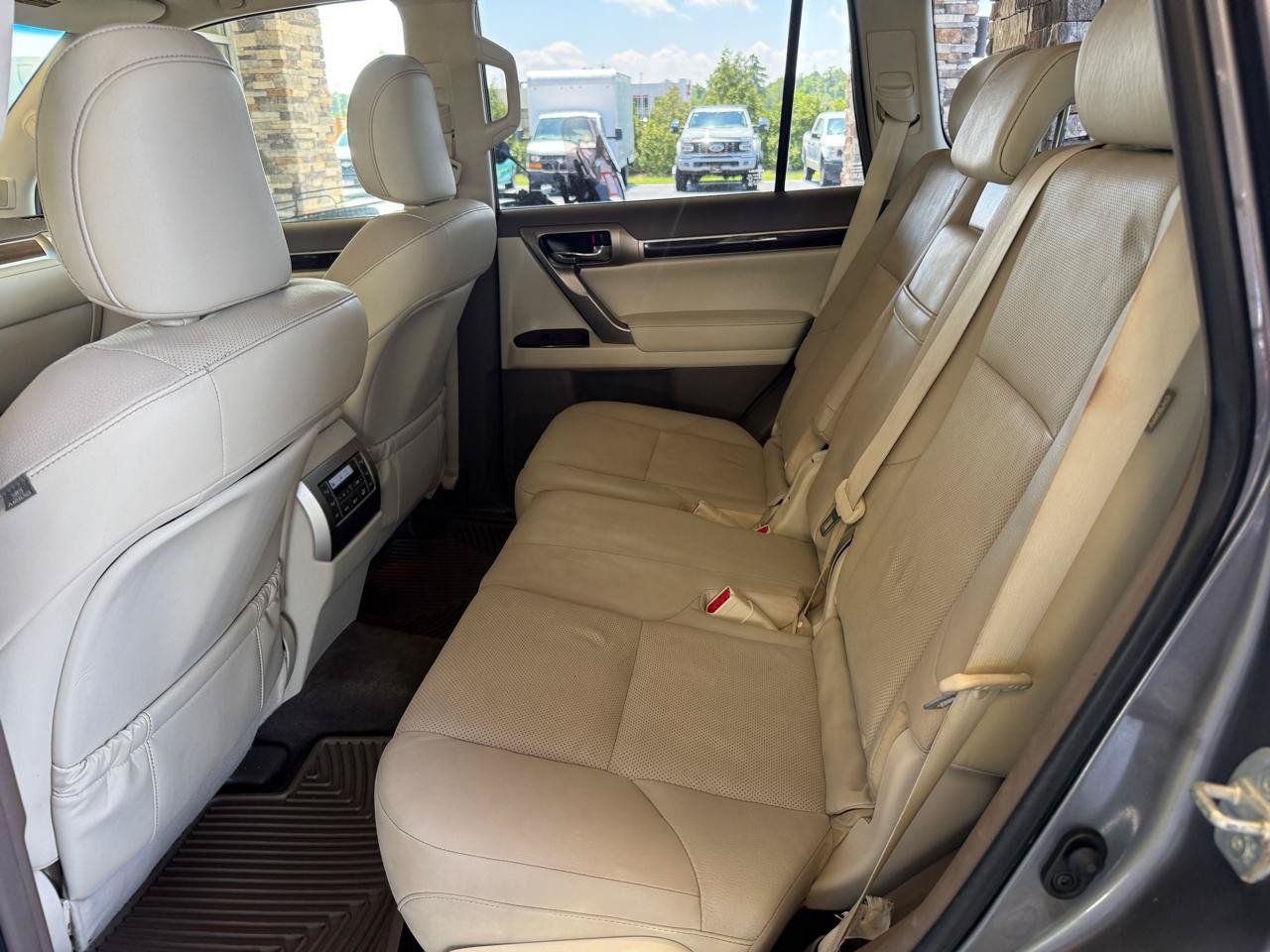 Used 2015 Lexus GX 460 w/ Premium Package AWD/4WD image 18