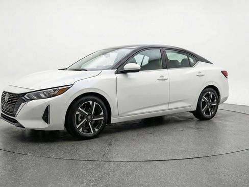 Used 2025 Nissan Sentra SV image 3