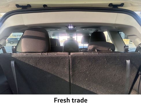 Used 2019 Dodge Journey SE image 4