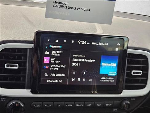 Certified 2024 Hyundai Venue Limited FWD image 12