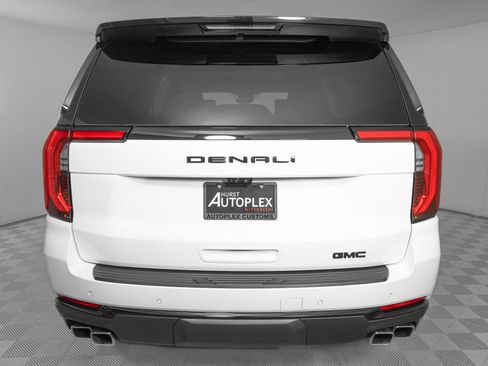 Used 2026 GMC Yukon Denali w/ Advanced Technology Package image 7