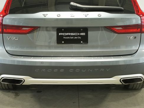 Used 2020 Volvo V90 T6 Cross Country w/ Protection Package Premier image 12