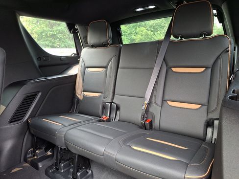 Used 2023 GMC Yukon AT4 w/ AT4 Premium Plus Package AWD/4WD image 10