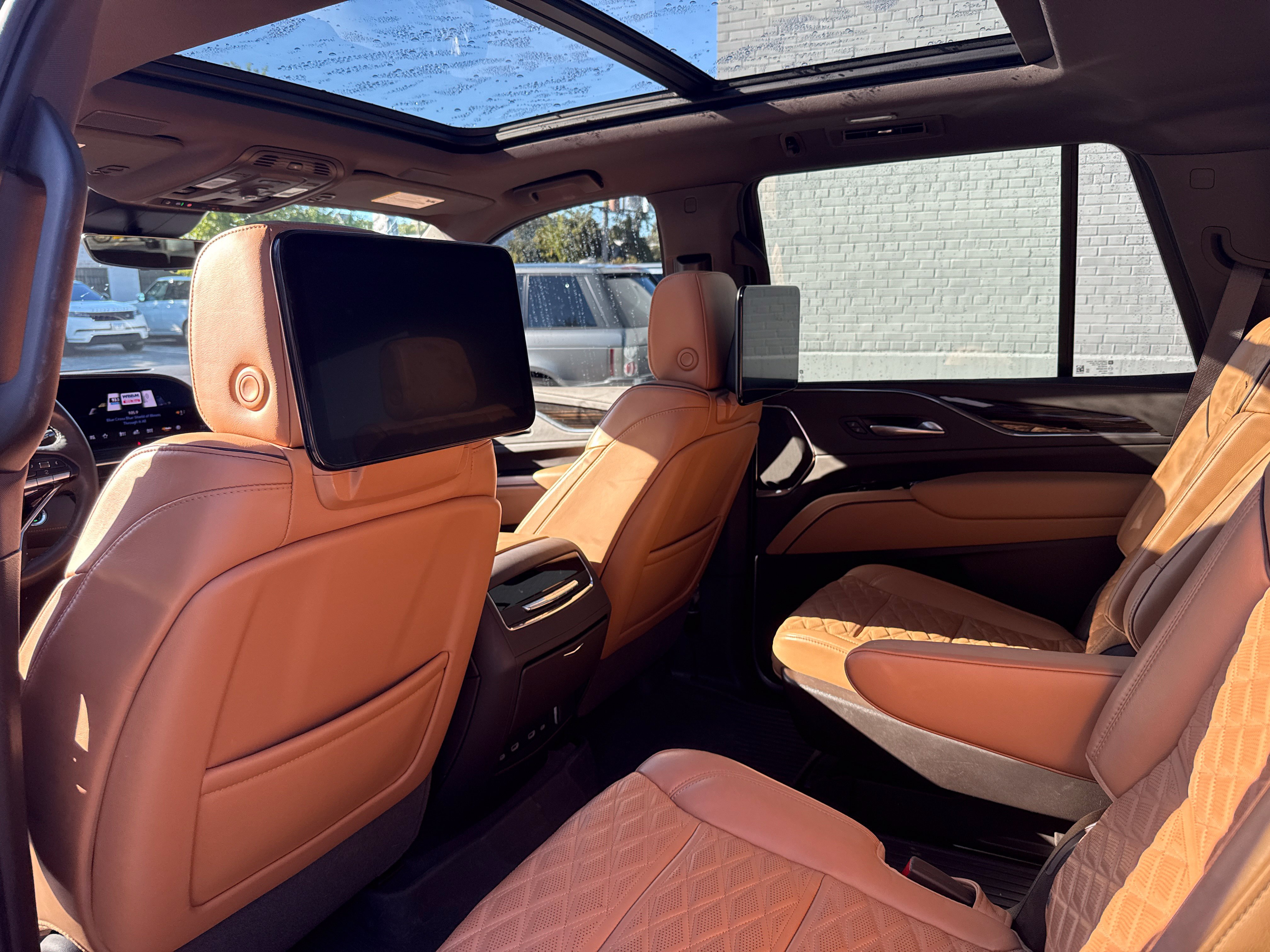 Used 2023 Cadillac Escalade Sport w/ LPO, ONYX Package AWD/4WD image 12
