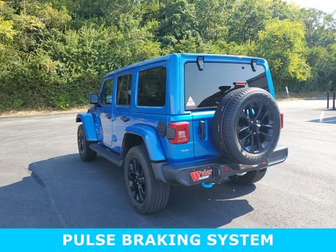 Used 2022 Jeep Wrangler Unlimited Sahara image 7