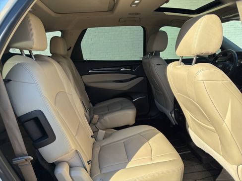 Used 2020 Buick Enclave Essence w/ Sport Touring Edition image 8