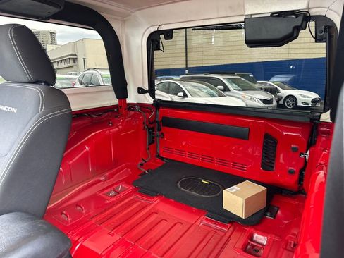 Used 2016 Jeep Wrangler Rubicon w/ Power Convenience Group AWD/4WD image 15