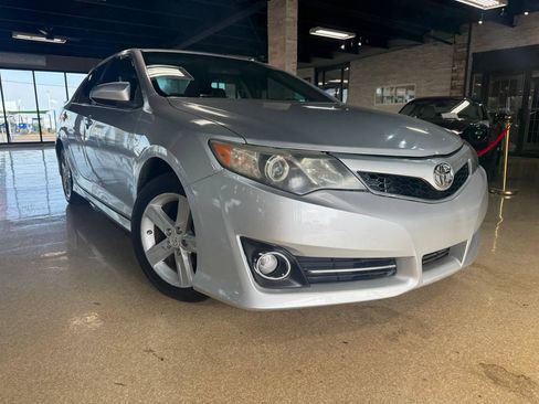 Used 2012 Toyota Camry SE image 1
