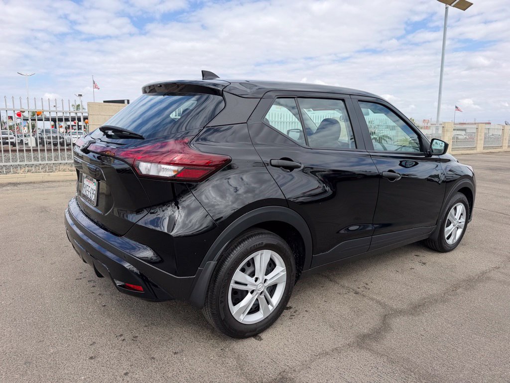 Certified 2025 Nissan Kicks Play S FWD image 6
