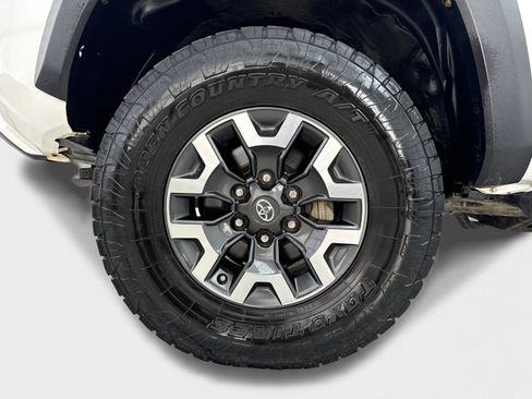 Used 2020 Toyota Tacoma TRD Off-Road AWD/4WD image 51