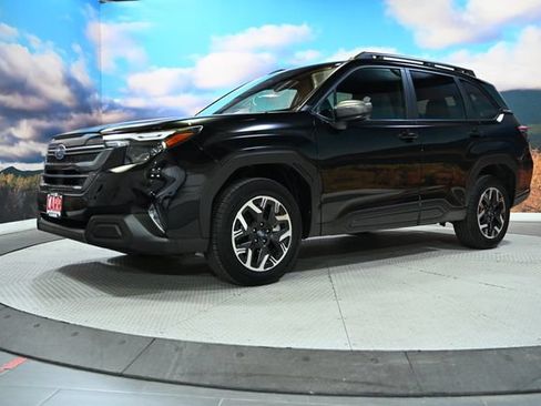 Used 2025 Subaru Forester Premium AWD/4WD image 4