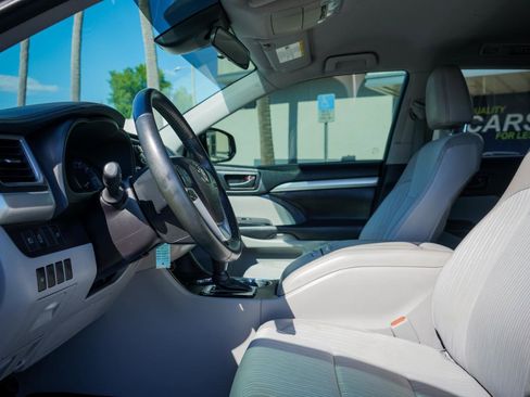 Used 2018 Toyota Highlander Plus image 7