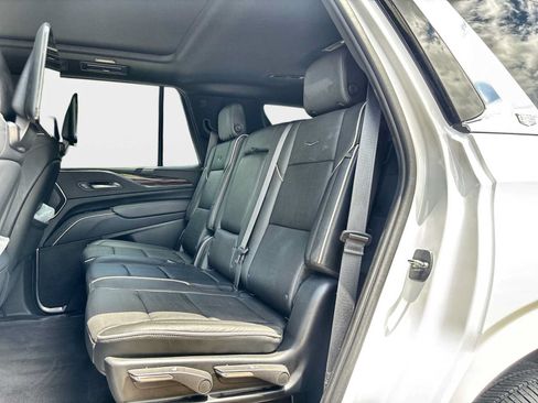 Used 2023 Cadillac Escalade Premium Luxury RWD image 4