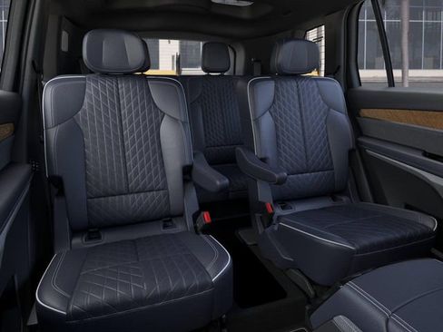 New 2026 Cadillac Vistiq Premium Luxury w/ LPO, Premium Carpet Package AWD/4WD image 17