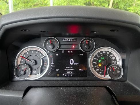 Used 2013 RAM 2500 SLT w/ Luxury Group AWD/4WD image 8