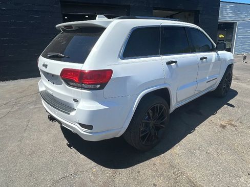 Used 2020 Jeep Grand Cherokee Overland AWD/4WD image 30